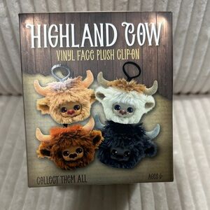 Highland Cow Vinyl Face Plush Clip-On Blind  Box. New. Not opened. So cute!